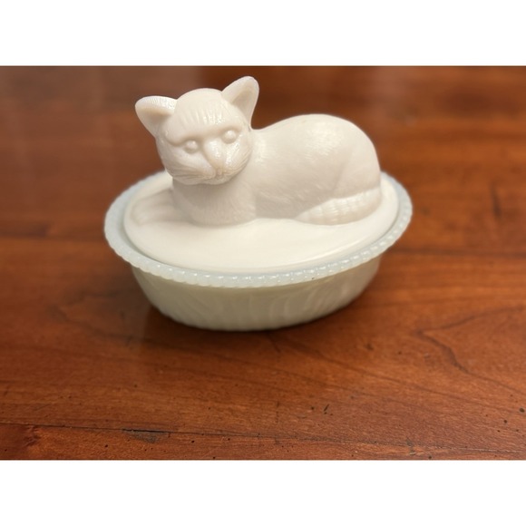 Westmoreland Other - Westmoreland Milk Glass "Cat On Nest" Covered Dish White & Blue